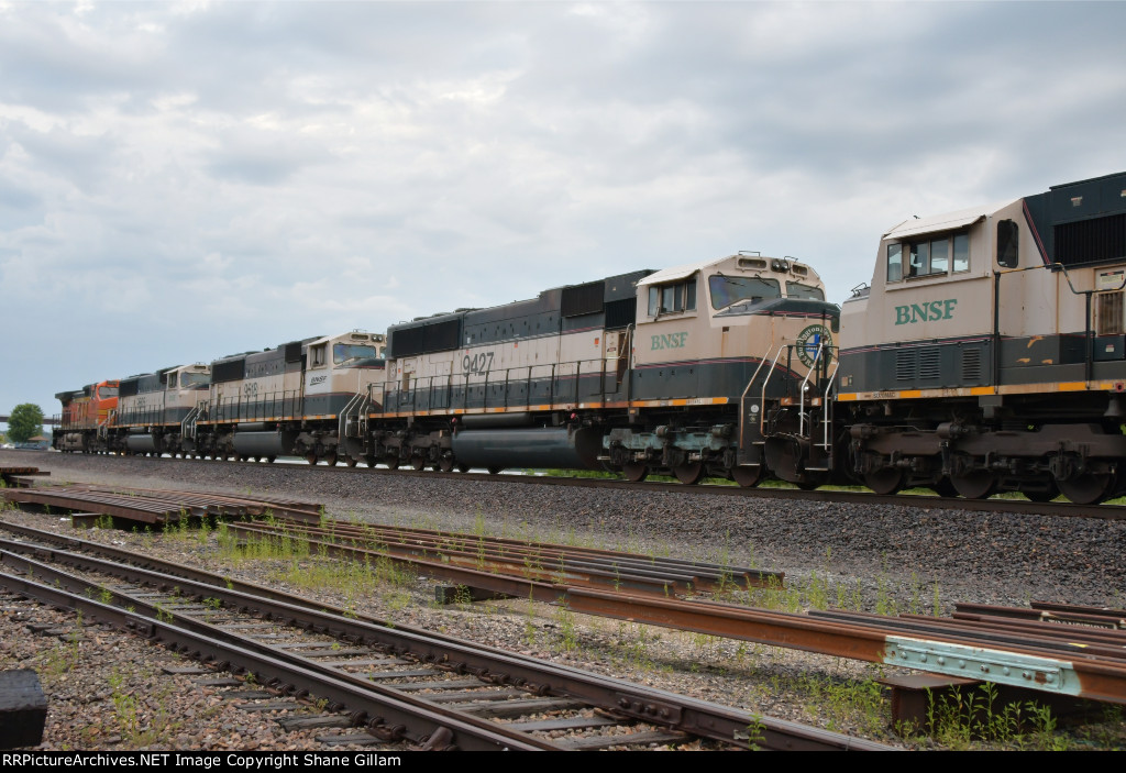 BNSF 9427 Roster shot.